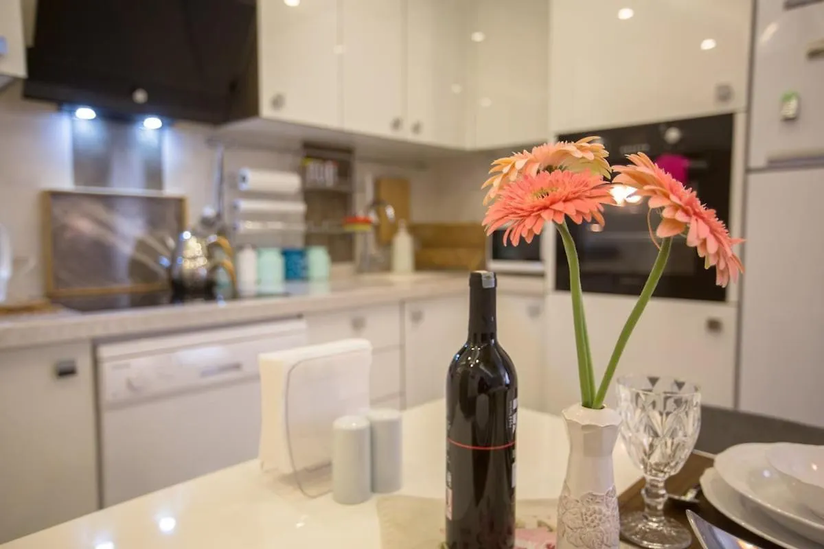 A Cozy Smart Home In Kusadasi Old Town
